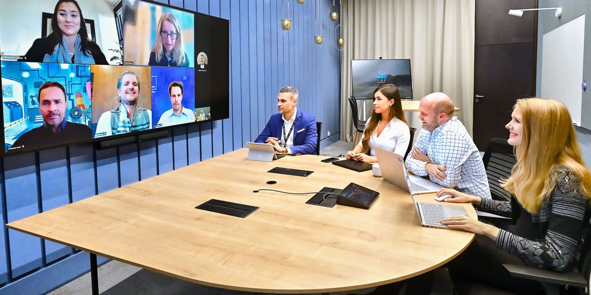 Avatare und KI: So stellt sich Microsoft den Meeting­raum der Zukunft vor