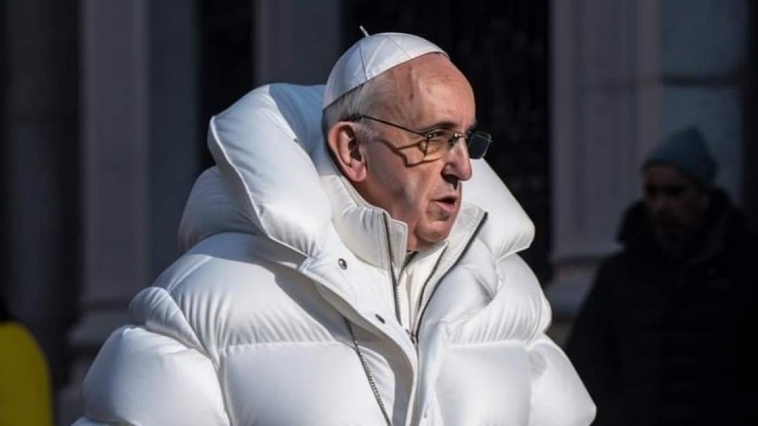 Papst Franziskus: Wie man die KI hinter dem Bild vom Papst im Mantel erkennt