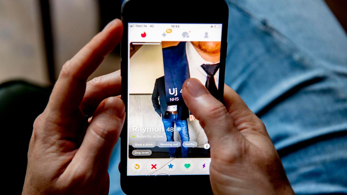 Aufklärung zu Betrugsmasche: Bei Tinder warnt jetzt eine Katze vor Love-Scams