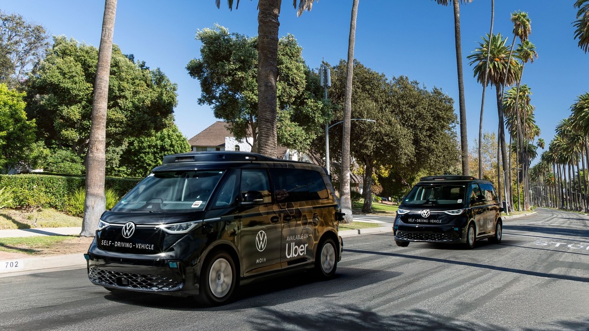 VW kooperiert mit Uber – und dabei spielt der elektrifizierte VW-Bus eine zentrale Rolle
